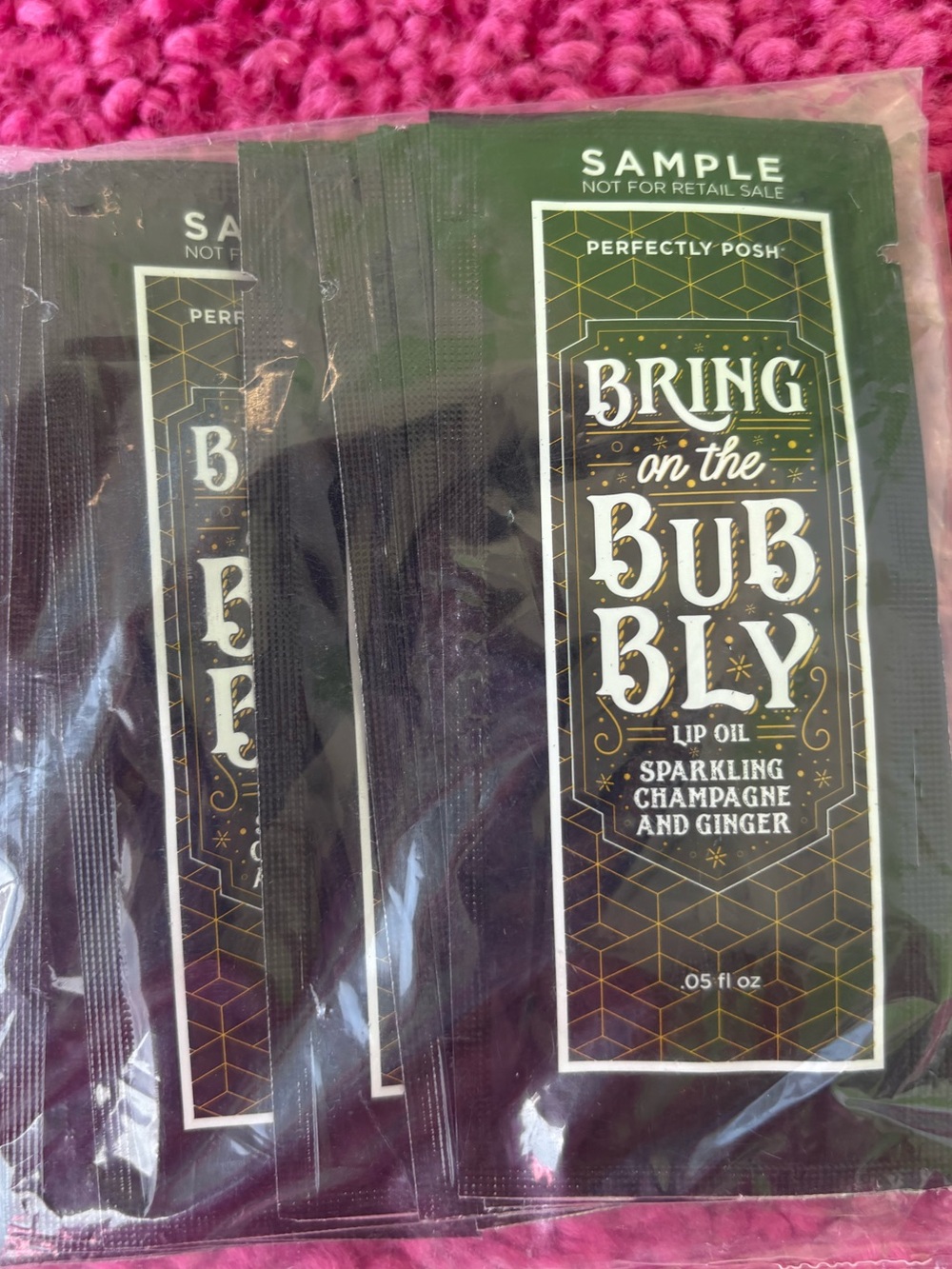 Perfectly Posh Bring on the Bubbly Lip Oil Sample Pack - Black & Gold